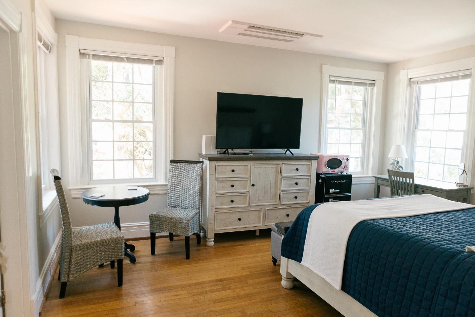 The Carriage House Inn Bed And Breakfast Southport Room photo