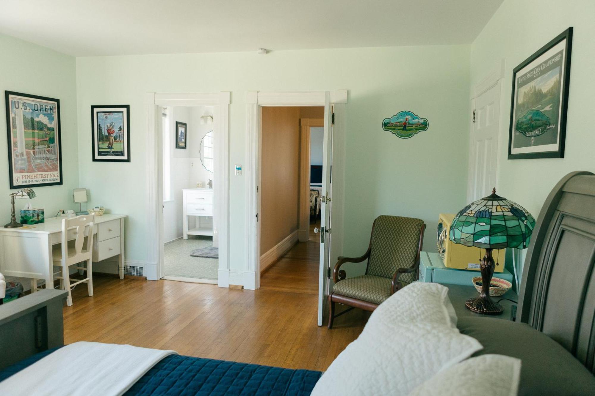 The Carriage House Inn Bed And Breakfast Southport Room photo