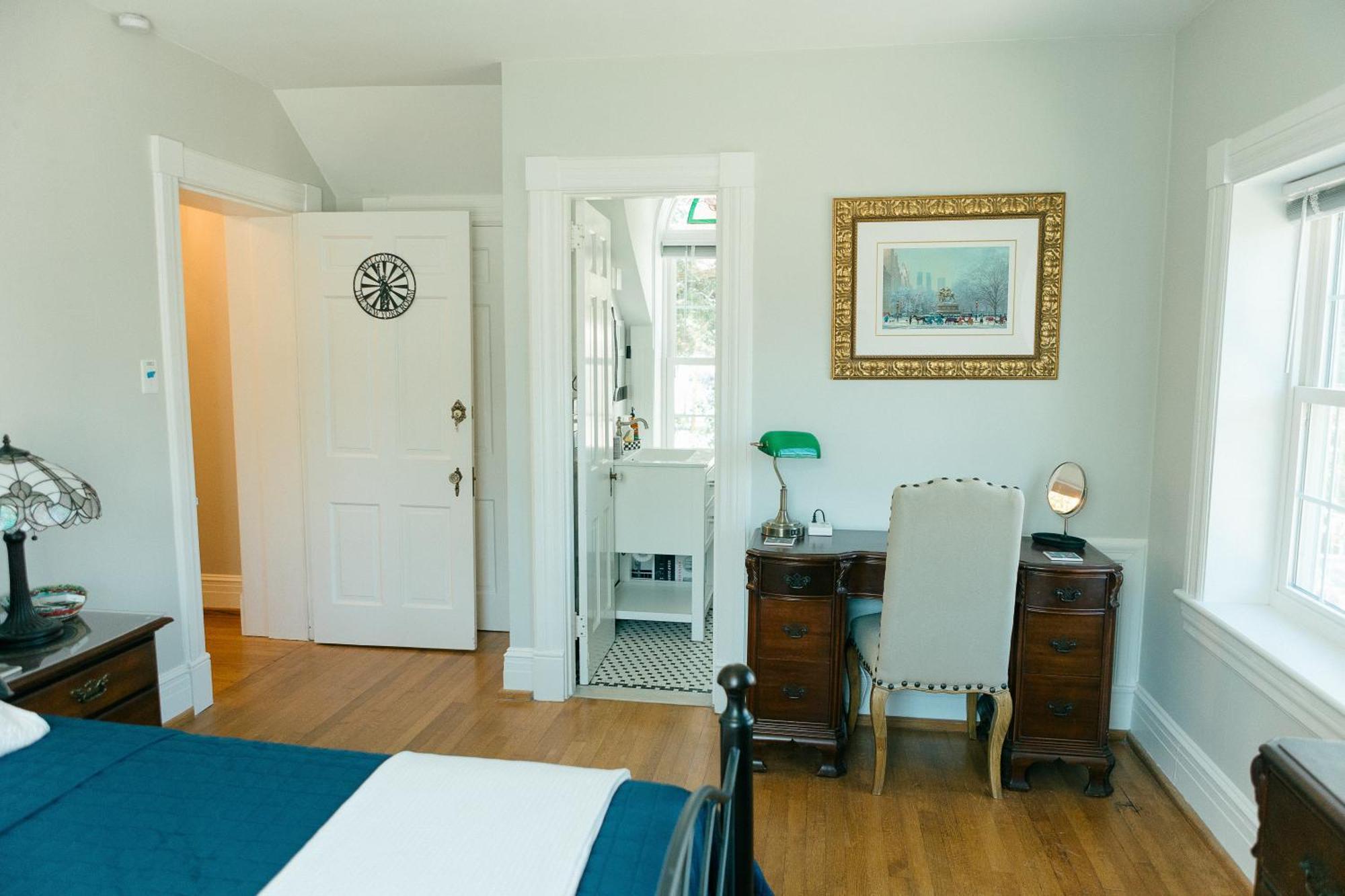 The Carriage House Inn Bed And Breakfast Southport Room photo