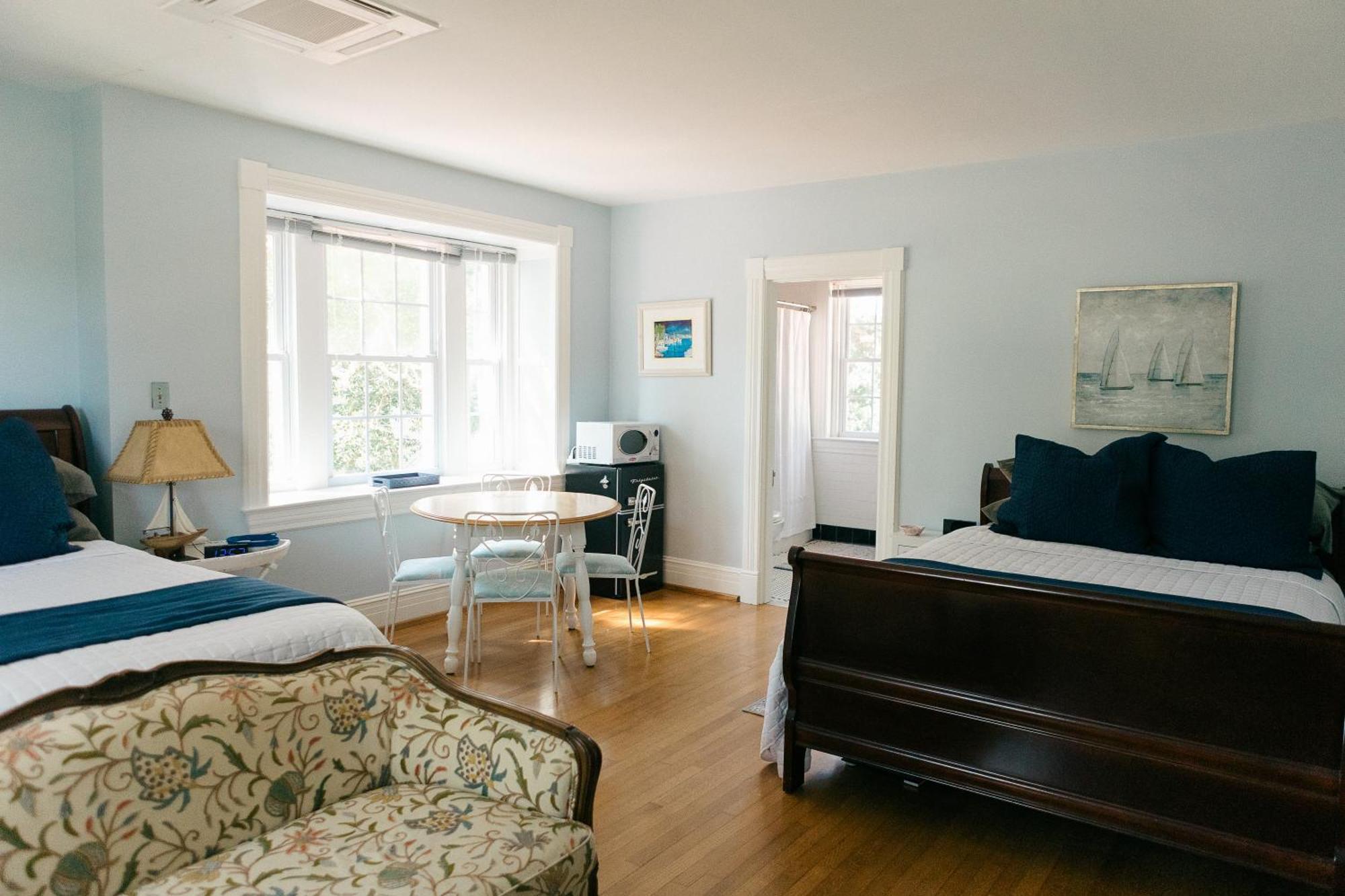 The Carriage House Inn Bed And Breakfast Southport Room photo