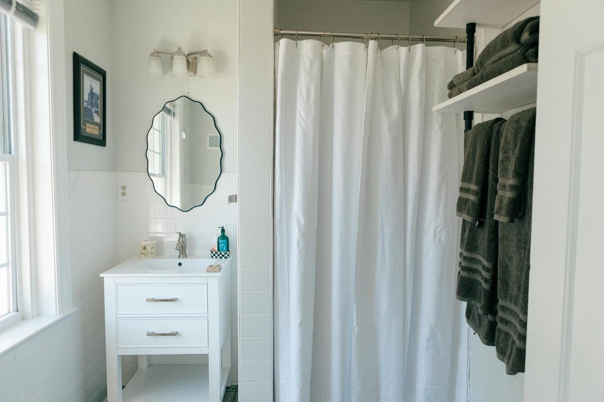 The Carriage House Inn Bed And Breakfast Southport Room photo